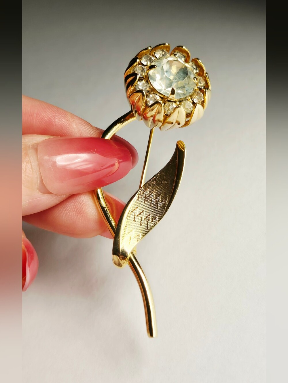 Vintage Gold-Tone Floral Brooch with Clear Crystal - Picture 4 of 17